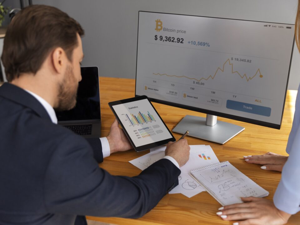 Is Your Team Falling Behind? How Corporate Leadership Training Can Fix It!